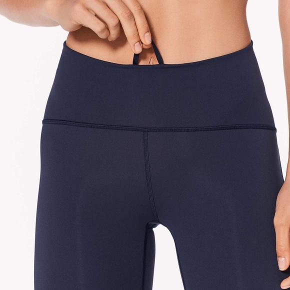 Size 2 lululemon train times 7/8  pant - Picture 3 of 8